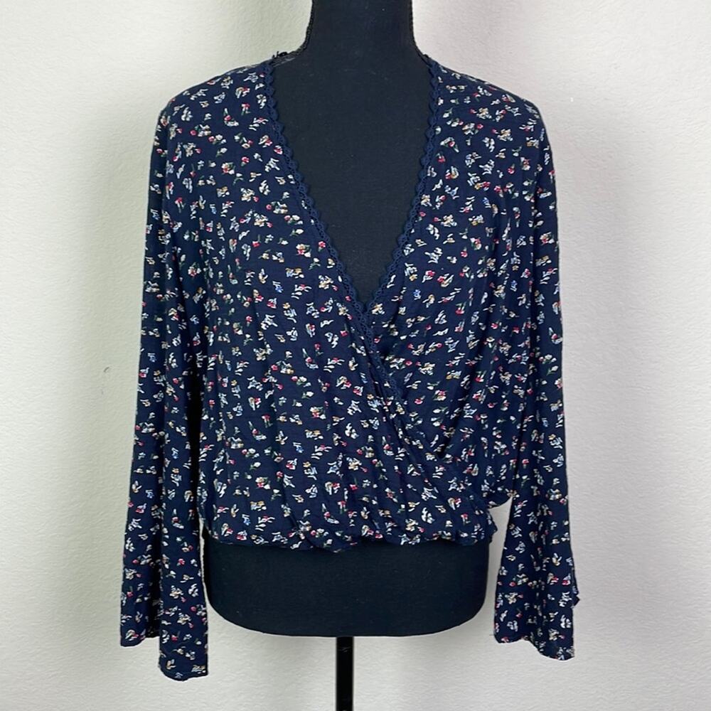 $10 SALE! Promesa navy floral surplice wrap front bell sleeve blouse women’s S
